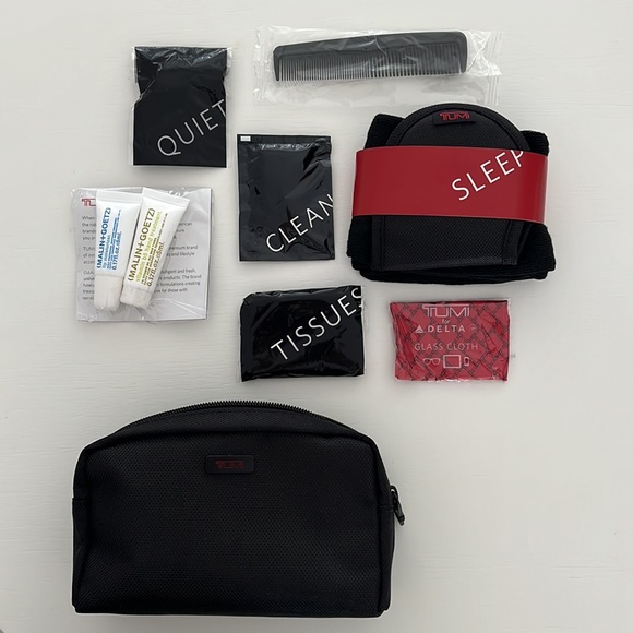 TUMI for Delta Amenity Kit - Picture 2 of 4